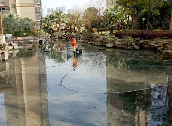 大冶景观池淤泥清理